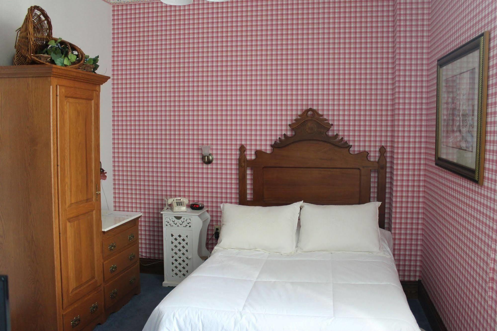 Decker Hotel & Bar Maquoketa 외부 사진