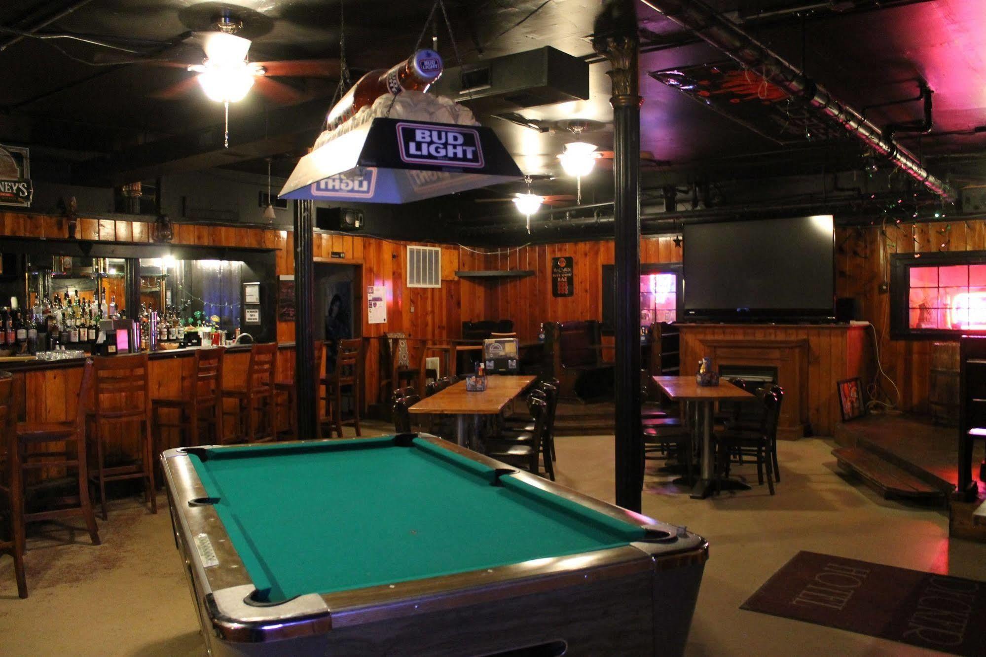Decker Hotel & Bar Maquoketa 외부 사진